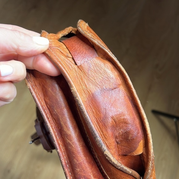 Handmade Genuine Leather Crossbody Double Compartment Saddle Bag - Picture 15 of 15